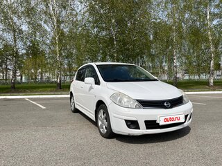 2013 Nissan Tiida I Рестайлинг, белый, 680000 рублей, вид 1