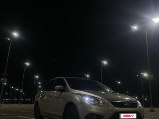 2010 Ford Focus II Рестайлинг, серебристый, 430000 рублей, вид 1