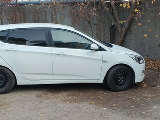 2015 Hyundai Solaris I Рестайлинг, белый, 1000000 рублей, вид 1