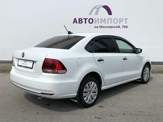 2017 Volkswagen Polo V Рестайлинг, белый, 715000 рублей, вид 2