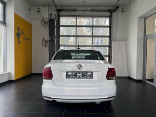 2017 Volkswagen Polo V Рестайлинг, белый, 900000 рублей, вид 5