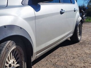 2010 Ford Focus II Рестайлинг, серебристый, 550000 рублей, вид 2
