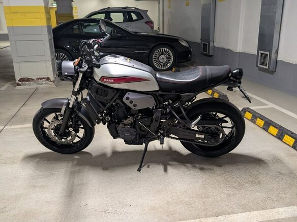 2020 Yamaha XSR700, серебристый, 750000 рублей - вид 1