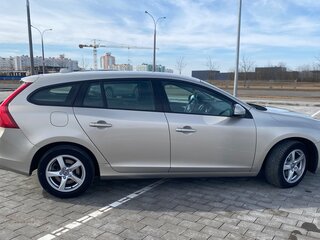 2018 Volvo V60 I Рестайлинг, золотистый, 1350000 рублей, вид 3