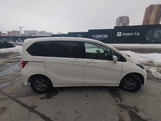 2010 Honda Freed Spike I Рестайлинг, белый, 1100000 рублей, вид 2