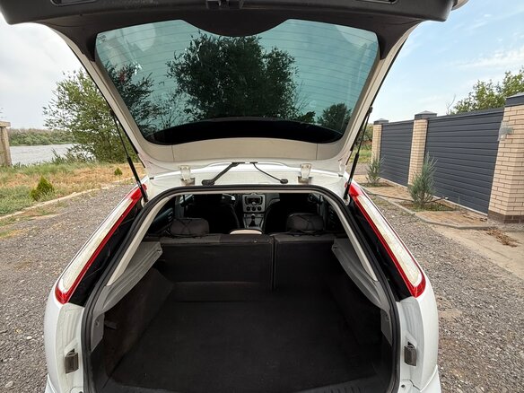 2010 Ford Focus II Рестайлинг, белый, 610000 рублей - вид 7