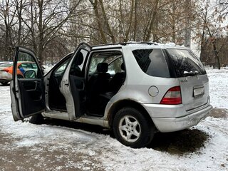 2000 Mercedes-Benz M-Класс 320 I (W163), серый, 495000 рублей, вид 5