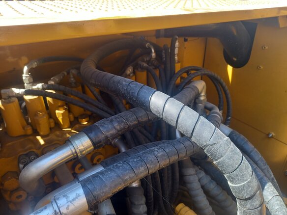 2016 Caterpillar 320D, жёлтый, 6400000 рублей - вид 11