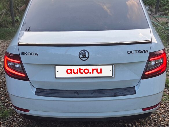 2017 Skoda Octavia III (A7) Рестайлинг, белый - вид 4
