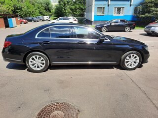 2017 Mercedes-Benz E-Класс 200 V (W213, S213, C238), чёрный, 2950000 рублей, вид 2