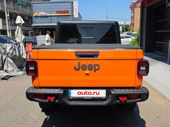 2023 Jeep Gladiator II (JT), оранжевый, 6900000 рублей - вид 3
