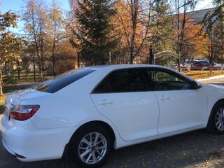2015 Toyota Camry VII (XV50) Рестайлинг, белый, 1799000 рублей, вид 4