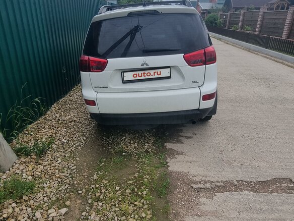 2011 Mitsubishi Outlander II Рестайлинг, белый, 1200000 рублей - вид 5