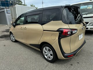 2019 Toyota Sienta II Рестайлинг, бежевый, 1975000 рублей, вид 3