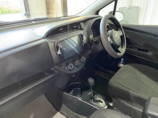 2019 Toyota Vitz III (XP130) Рестайлинг 2, серый, 970000 рублей, вид 2