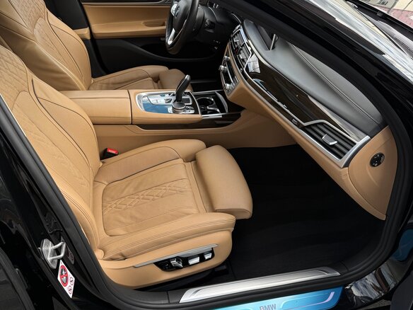 2016 BMW 7 серии 750i xDrive VI (G11/G12), чёрный, 3400000 рублей - вид 34