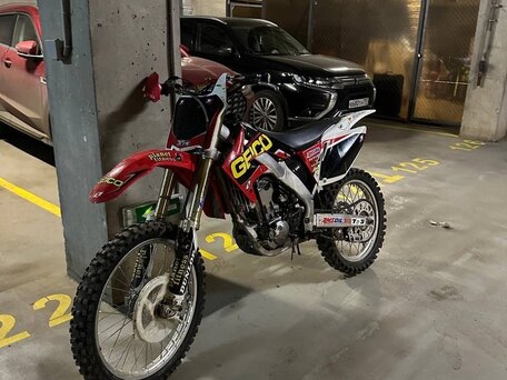 2008 Honda CRF 250R, красный, 350000 рублей, вид 1