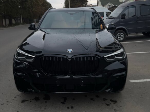 2021 BMW X5 40i IV (G05/G18), чёрный, 7500000 рублей - вид 2
