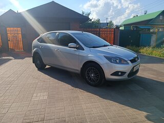 2010 Ford Focus II Рестайлинг, серебристый, 950000 рублей, вид 1