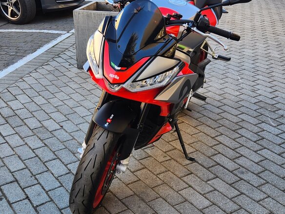 2023 Aprilia Tuono 660, серый, 799000 рублей - вид 1