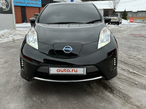 2016 Nissan Leaf 30kWh I (ZE0/AZE0), чёрный, 900000 рублей - вид 1