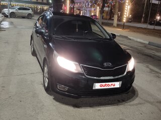 2015 Kia Rio III Рестайлинг, чёрный, 960000 рублей, вид 3