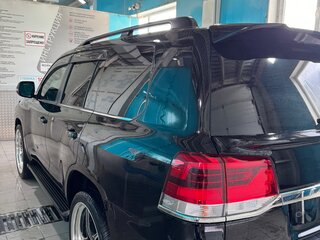 2016 Toyota Land Cruiser 200 Series Рестайлинг 2, чёрный, 8695000 рублей, вид 2
