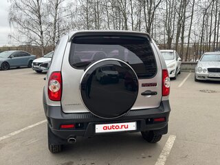 2013 Chevrolet Niva I Рестайлинг, серебристый, 750000 рублей, вид 4