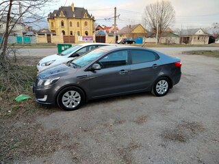 2013 Kia Rio 5-speed III, серый, 680000 рублей, вид 2