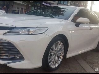 2018 Toyota Camry VIII (XV70), белый, 2900000 рублей, вид 3