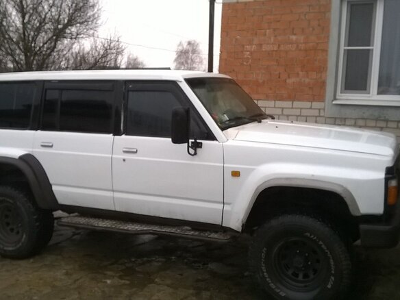 1994 Nissan Patrol IV (Y60), белый - вид 1