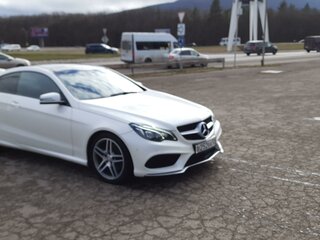 2013 Mercedes-Benz E-Класс 200 IV (W212, S212, C207) Рестайлинг, белый, 2580000 рублей, вид 3