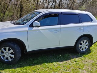 2014 Mitsubishi Outlander III, белый, 1620000 рублей, вид 2