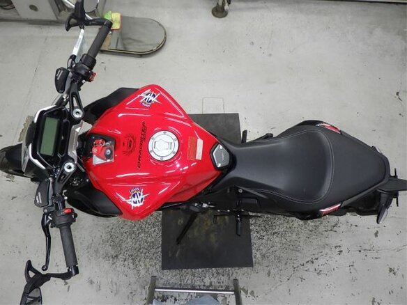 2021 MV Agusta Dragster 800, красный, 1000000 рублей - вид 13