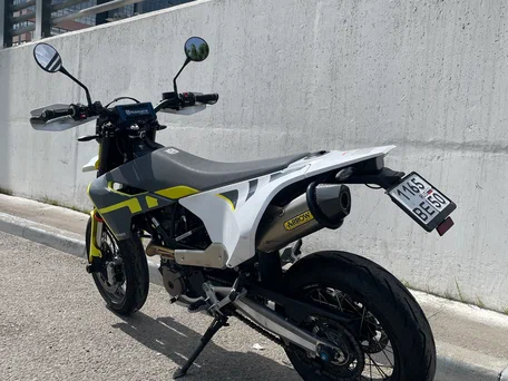 2021 Husqvarna 701 Supermoto, белый, 1090000 рублей, вид 5