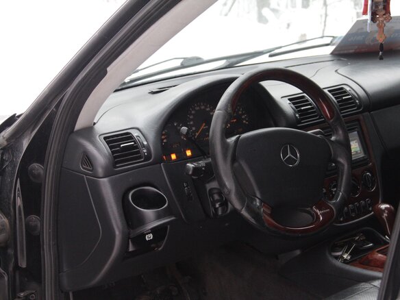 2001 Mercedes-Benz M-Класс 430 I (W163), чёрный - вид 3