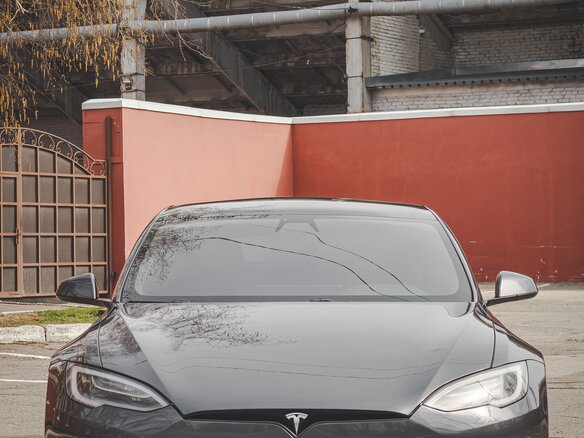2021 Tesla Model S Plaid I Рестайлинг 2, серый, 7999000 рублей - вид 4