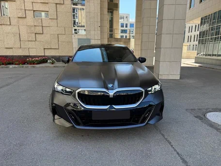 2026 BMW 5 серии 520d xDrive VIII (G60/G61/G68), серый, 7330000 рублей, вид 1