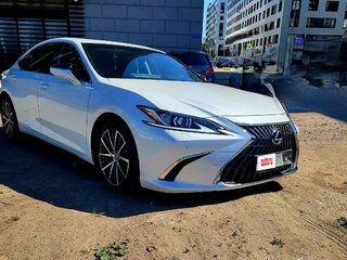 2022 Lexus ES 250 VII Рестайлинг, белый, 5650000 рублей, вид 2