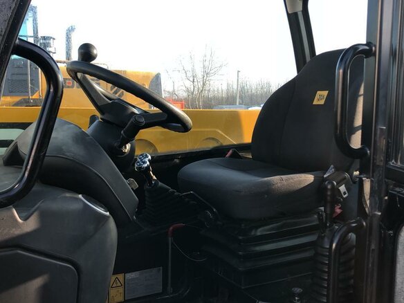 2017 JCB 531-70, жёлтый - вид 2