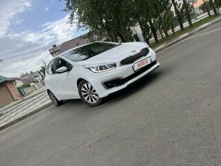 2018 Kia Ceed II Рестайлинг, белый, 1600000 рублей, вид 3