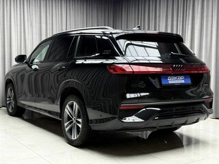 2023 Audi Q6 45 TFSI, чёрный, 7049000 рублей, вид 4