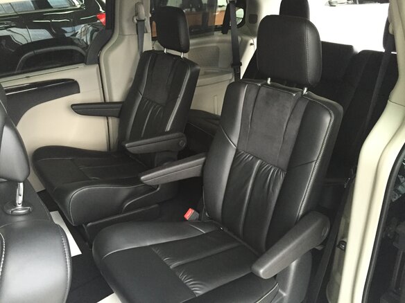 2014 Chrysler Voyager Grand V Рестайлинг, чёрный - вид 9