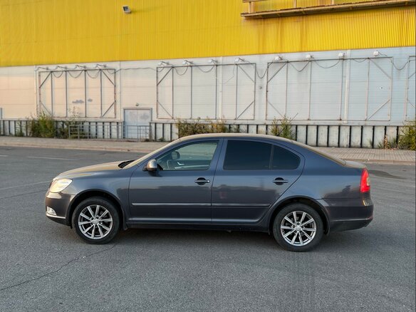 2010 Skoda Octavia DSG7 II (A5) Рестайлинг, серый, 850000 рублей - вид 7