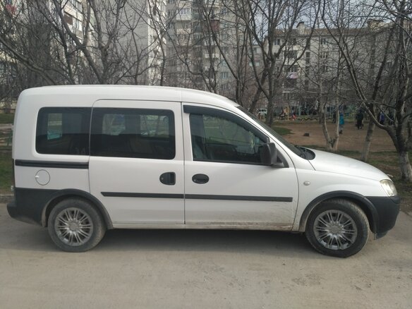 2004 Opel Combo C Рестайлинг, белый, 600000 рублей - вид 1