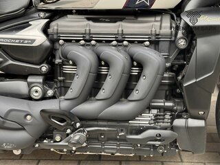 2025 Triumph Rocket 3, белый, 3299000 рублей, вид 5