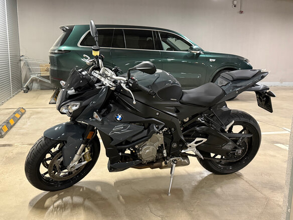 2018 BMW S 1000 R, серый, 1000000 рублей - вид 2
