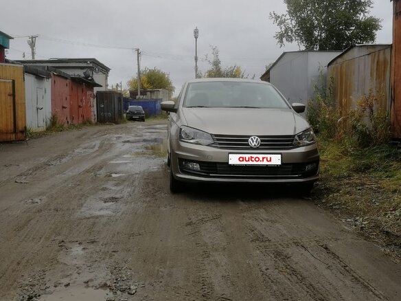 2017 Volkswagen Polo V Рестайлинг, бежевый, 1600000 рублей - вид 1