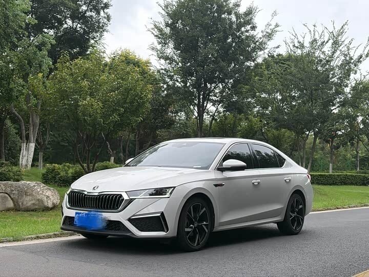 Открыть фотографии: Skoda Octavia IV (A8)