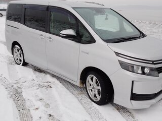 2016 Toyota Voxy III (R80), серый, 1625000 рублей, вид 1